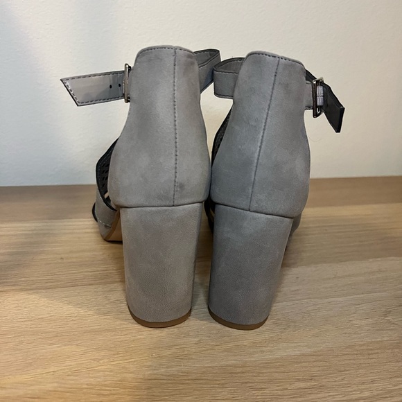 EUC Size 7.5 block heel - Picture 4 of 6